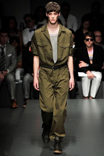 Look 25